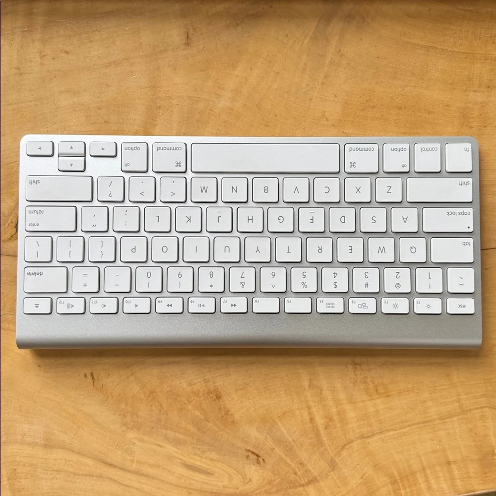 Apple MAGIC KEYBOARD A1314 WIRELESS ALUMINUM WHITE EUC